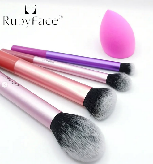 Set de 4 Brochas + Esponja - Ruby Face