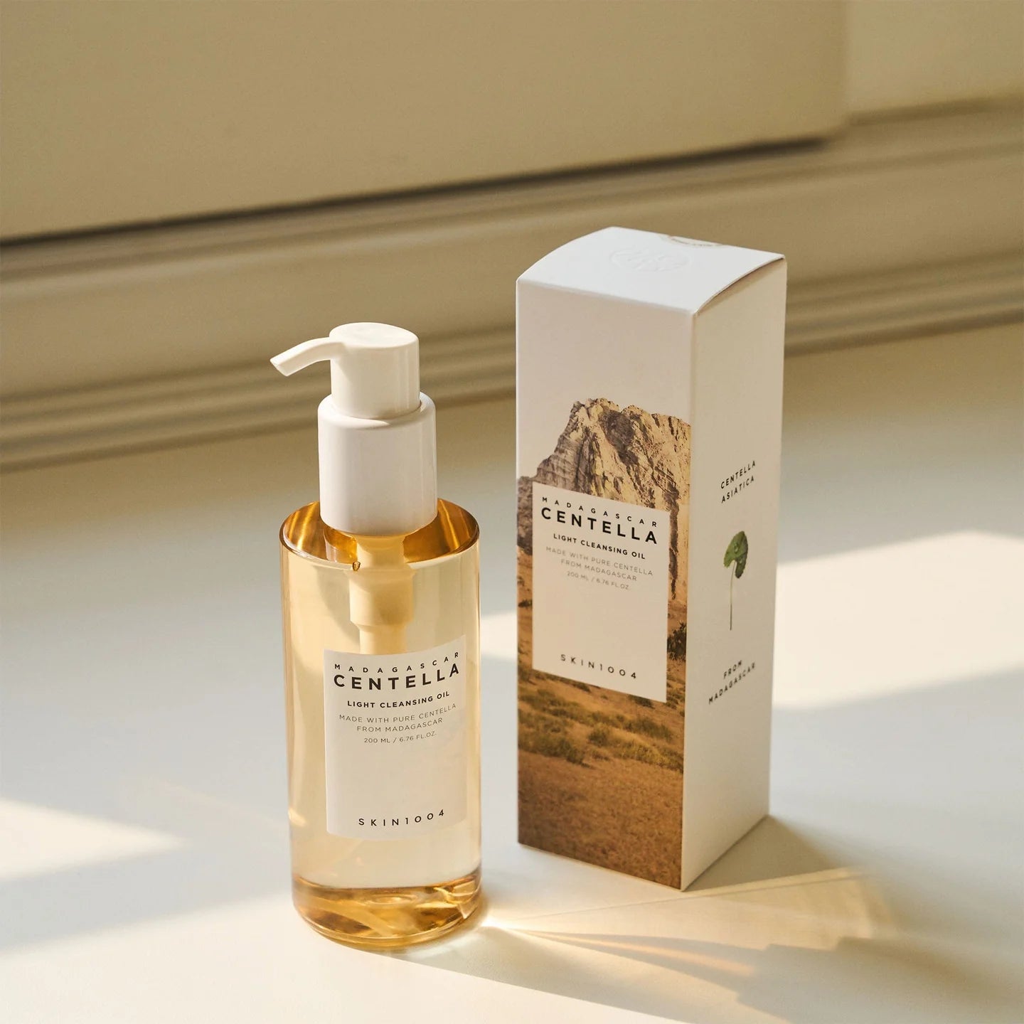 Madagascar Centella Light Cleansing Oil (200 ml) - Skin1004